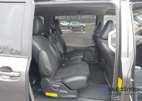 2012 Toyota Sienna Se 8 Passenger z USA, uszkodzony, nr VIN 5TDXK3DC9CS209608